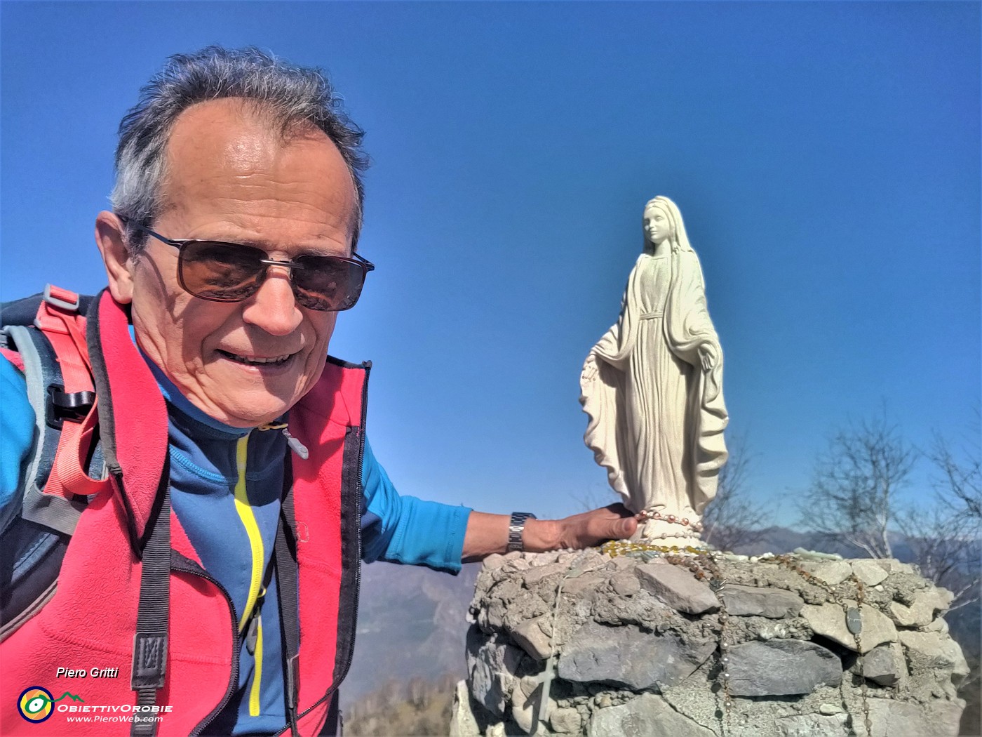 06 Alla bella bianca Madonnina (CAI-Alzano) del Costone (1195 m) che posso vedere da casa.jpg
